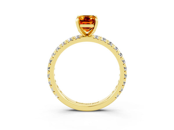 Yellow gold Emerald Cut Citrine Pavé Solitaire Ring with Round Band and Prong Setting