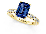 Yellow gold Emerald Cut Cut Diamond Pavé Band with Four-Prong Setting_1