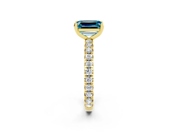 Yellow gold Emerald Cut Cut Diamond Pavé Band with Four-Prong Setting