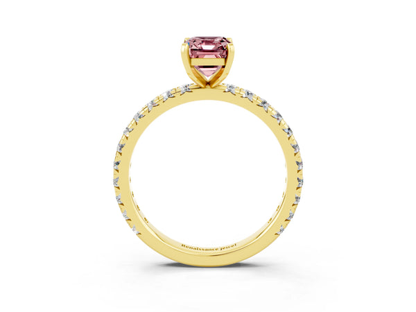 Yellow gold Emerald Cut Cut Diamond Pavé Band with Four-Prong Setting