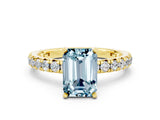 Yellow gold Emerald Cut Cut Diamond Pavé Band with Four-Prong Setting