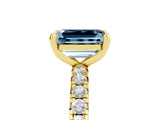 Yellow gold Emerald Cut Cut Diamond Pavé Band with Four-Prong Setting_5