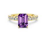 Yellow gold Emerald Cut Cut Diamond Pavé Band with Four-Prong Setting