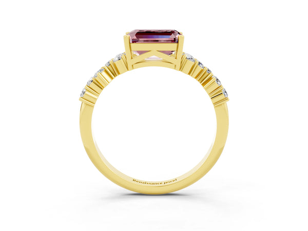 Yellow gold Emerald Cut Diamond Cluster Pavé Band with Four-Prong Setting