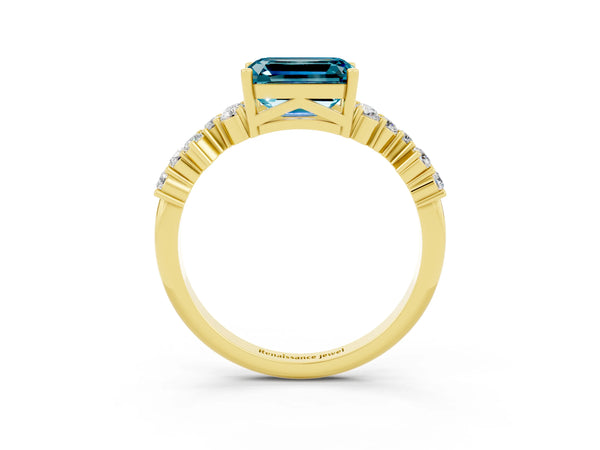 Yellow gold Emerald Cut Diamond Cluster Pavé Band with Four-Prong Setting