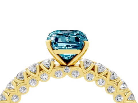 Yellow gold Emerald Cut Diamond Pavé Band Solitaire Ring with Prong Setting_4