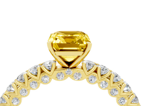 Yellow gold Emerald Cut Diamond Pavé Band Solitaire Ring with Prong Setting_4