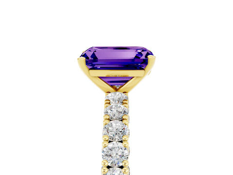 Yellow gold Emerald Cut Diamond Pavé Band Solitaire Ring with Prong Setting_5