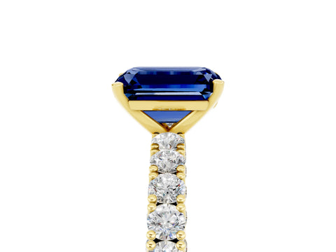 Yellow gold Emerald Cut Diamond Pavé Band Solitaire Ring with Prong Setting_5