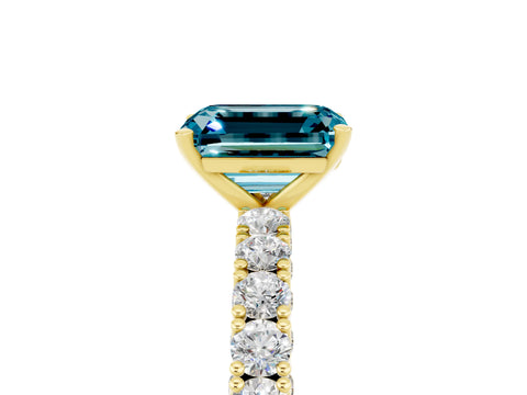 Yellow gold Emerald Cut Diamond Pavé Band Solitaire Ring with Prong Setting_5