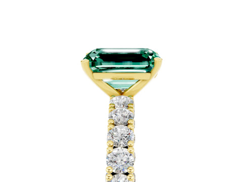 Yellow gold Emerald Cut Diamond Pavé Band Solitaire Ring with Prong Setting_5