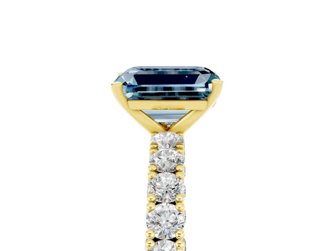 Yellow gold Emerald Cut Diamond Pavé Band Solitaire Ring with Prong Setting_5