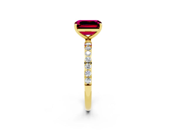 Yellow gold Emerald Cut Garnet Solitaire Ring with Round Pavé Shoulders and Prong Setting