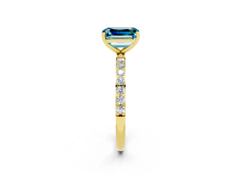 Yellow gold Emerald Cut Diamond Pavé Band with Six-Prong Setting_2
