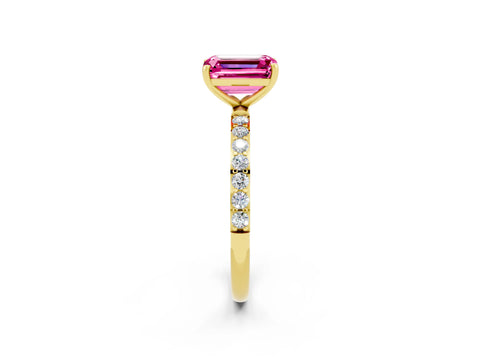 Yellow gold Emerald Cut Diamond Pavé Band with Six-Prong Setting_2