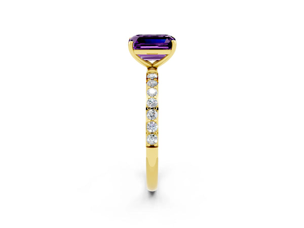 Yellow gold Emerald Cut Amethyst Solitaire Ring with Round Pavé Shoulders and Prong Setting
