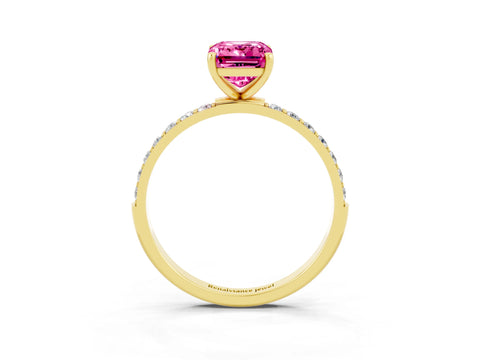 Yellow gold Emerald Cut Diamond Pavé Band with Six-Prong Setting_3