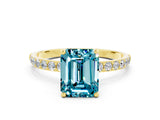 Yellow gold Emerald Cut Diamond Pavé Band with Six-Prong Setting