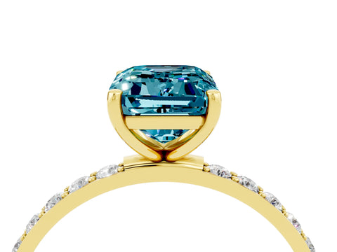 Yellow gold Emerald Cut Diamond Pavé Band with Six-Prong Setting_4