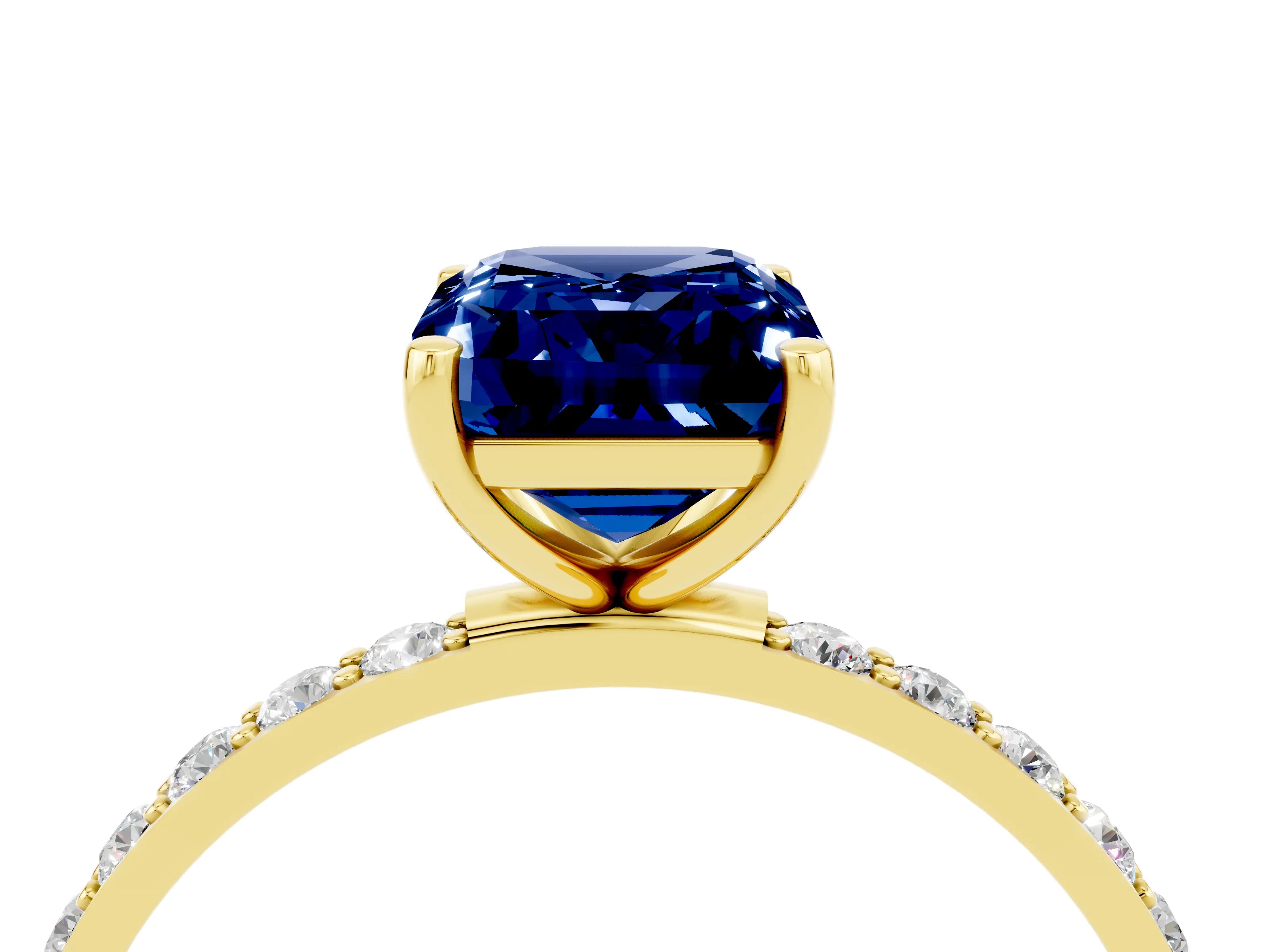Yellow gold Emerald Cut Diamond Pavé Band with Six-Prong Setting_4