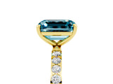 Yellow gold Emerald Cut Diamond Pavé Band with Six-Prong Setting_5