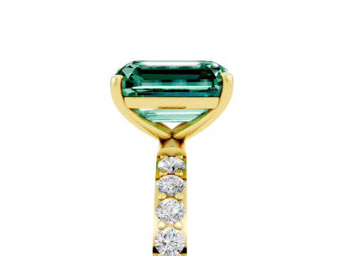 Yellow gold Emerald Cut Diamond Pavé Band with Six-Prong Setting_5