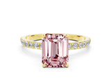 Yellow gold Emerald Cut Diamond Pavé Band with Six-Prong Setting