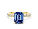 Yellow gold Emerald Cut Diamond Pavé Band with Six-Prong Setting