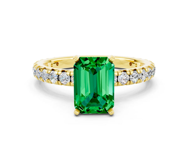 Yellow gold Emerald Cut Emerald Pavé Solitaire Ring with Round Band and Prong Setting