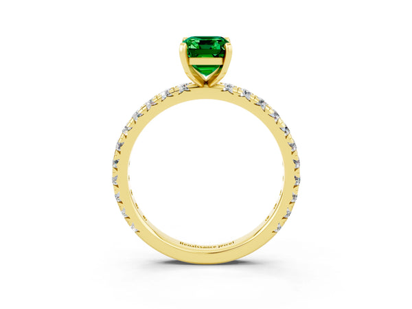 Yellow gold Emerald Cut Emerald Pavé Solitaire Ring with Round Band and Prong Setting