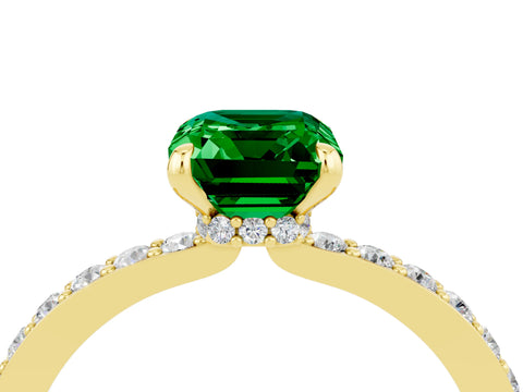 Yellow gold Emerald Cut Emerald Ring with Pavé Band and Four-Prong Setting_4