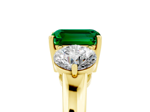 Yellow gold Emerald Cut Emerald Three-Stone Ring with Prong Setting and Classic Band_5