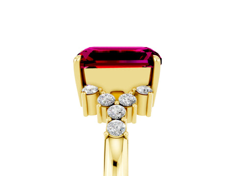 Yellow gold Emerald Cut Garnet Ring with Side Stones and Four-Prong Setting_41