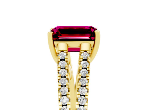 Yellow gold Emerald Cut Garnet Solitaire Engagement Ring with Split Shank Pavé Band_5