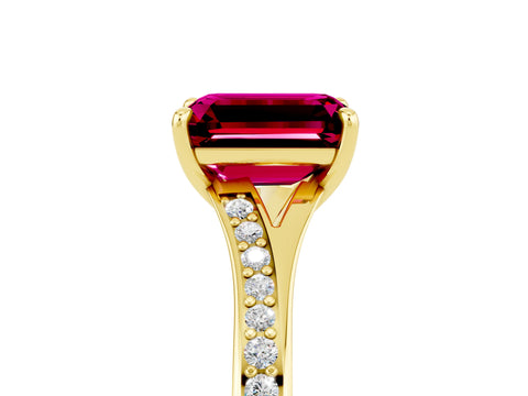 Yellow gold Emerald Cut Garnet Solitaire Ring with Pavé Band and Prong Setting_41