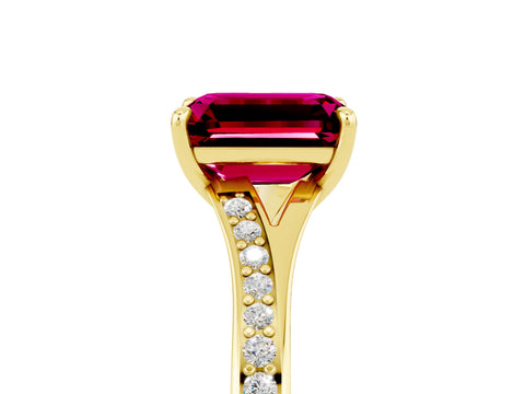 Yellow gold Emerald Cut Garnet Solitaire Ring with Pavé Band and Prong Setting_5