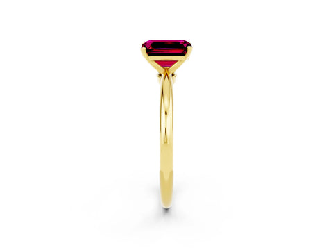 Yellow gold Emerald Cut Garnet Solitaire Ring with Six-Prong Setting and Classic Band_2