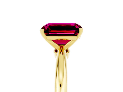 Yellow gold Emerald Cut Garnet Solitaire Ring with Six-Prong Setting and Classic Band_5