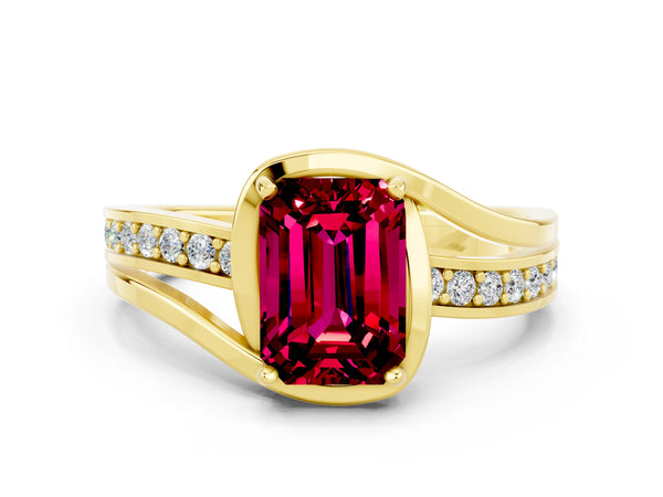 Yellow gold Emerald Cut Garnet Solitaire Ring with Split Shank and Prong Setting