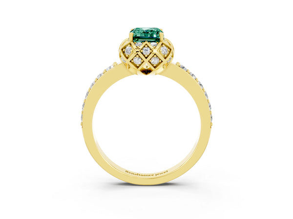 Yellow gold Emerald Cut Green Sapphire Scalloped Halo Engagement Ring with Round Shared Prong Band