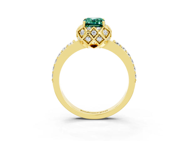 Yellow gold Emerald Cut Green Sapphire Scalloped Halo Engagement Ring with Round Shared Prong Band