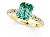 Yellow gold Emerald Cut Green Sapphire Solitaire Pavé Band with Four-Prong Setting_1