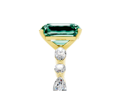Yellow gold Emerald Cut Green Sapphire Solitaire with Side Stones on a Pavé Band and Four-Prong Setting_5