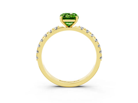 Yellow gold Emerald Cut Peridot Solitaire Pavé Band with Four-Prong Setting_3