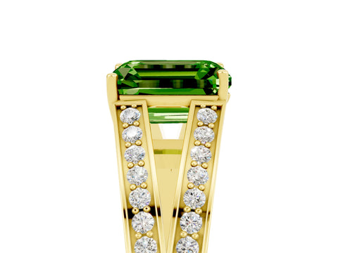 Yellow gold Emerald Cut Peridot Split Shank Ring with Pavé Band and Four-Prong Setting_5