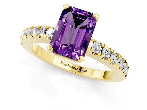 Yellow gold Emerald Cut Solitaire Amethyst with Pavé Band and Four-Prong Setting