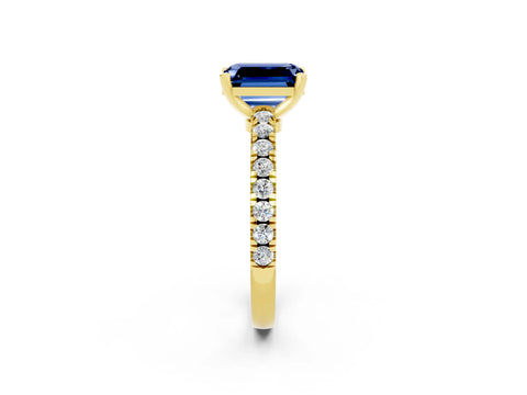 Yellow gold Emerald Cut Solitaire Diamond with Pavé Band and Four-Prong Setting_2