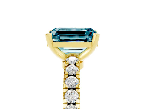 Yellow gold Emerald Cut Solitaire Diamond with Pavé Band and Four-Prong Setting_5