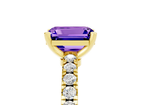 Yellow gold Emerald Cut Solitaire Diamond with Pavé Band and Four-Prong Setting_5
