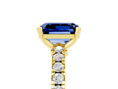 Yellow gold Emerald Cut Solitaire Diamond with Pavé Band and Four-Prong Setting_5